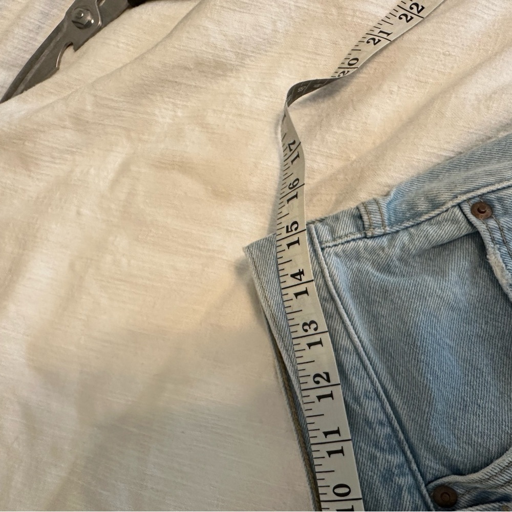 Levi’s 501 Jean Shorts - Picture 4 of 5